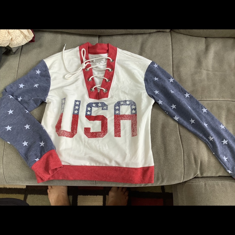 Super cute USA sweatshirt.